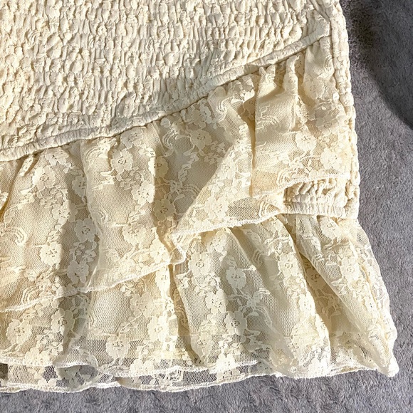 Cream Ruffled lace frill hem overlap detail shirred pencil mini skirt. PRETTY!😍 - Picture 15 of 16